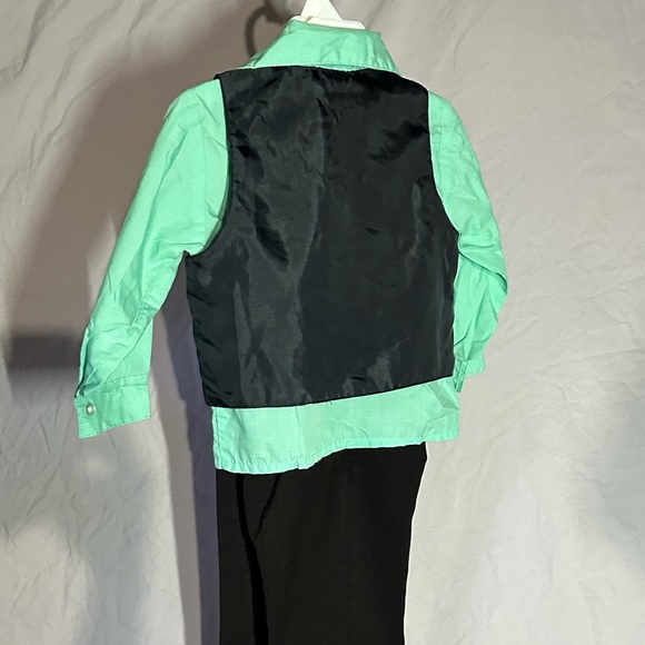 Little boys set size 2T - Picture 3 of 4